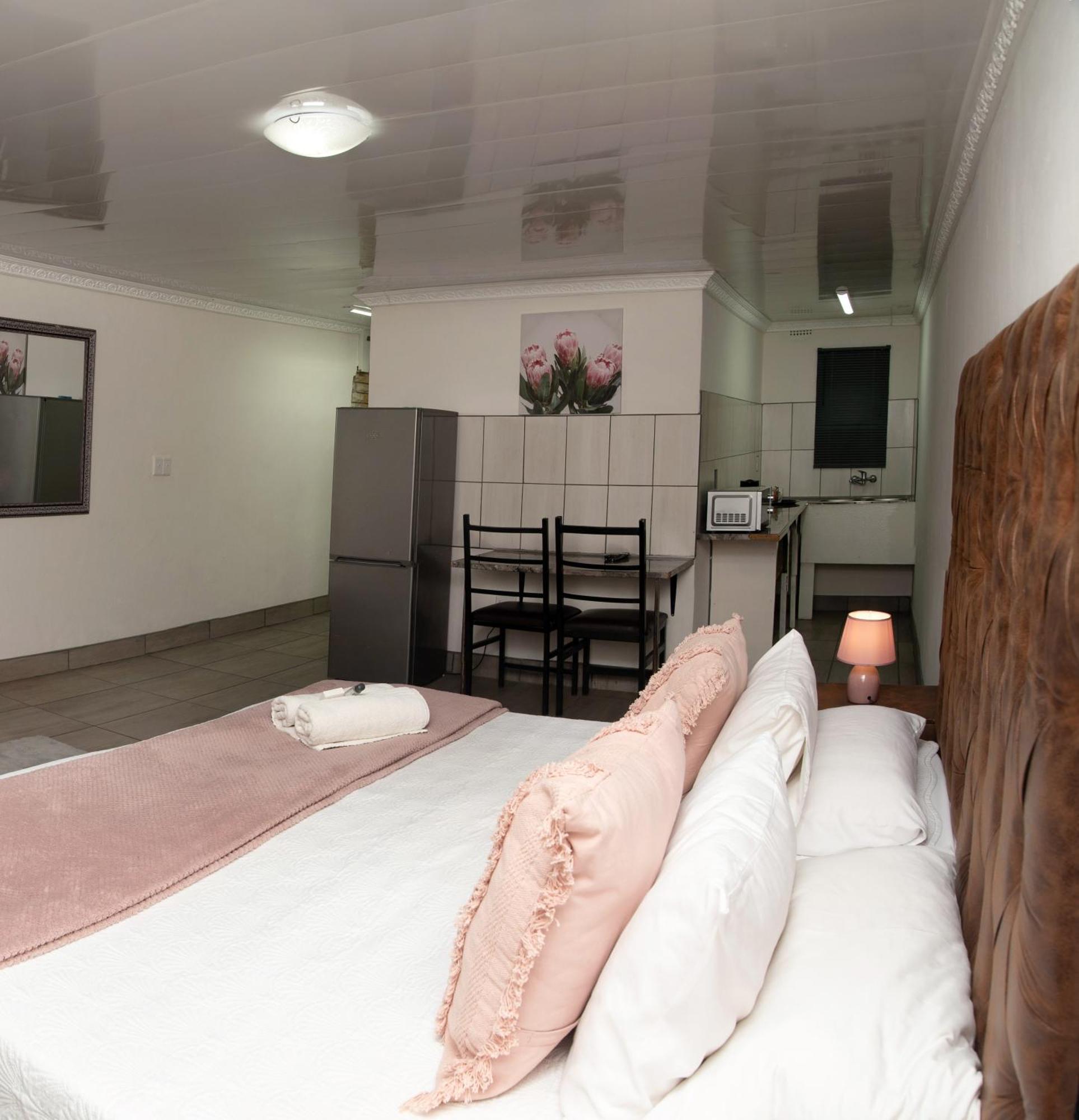 Bed and Breakfast Gold Guest & Conference Велком Экстерьер фото
